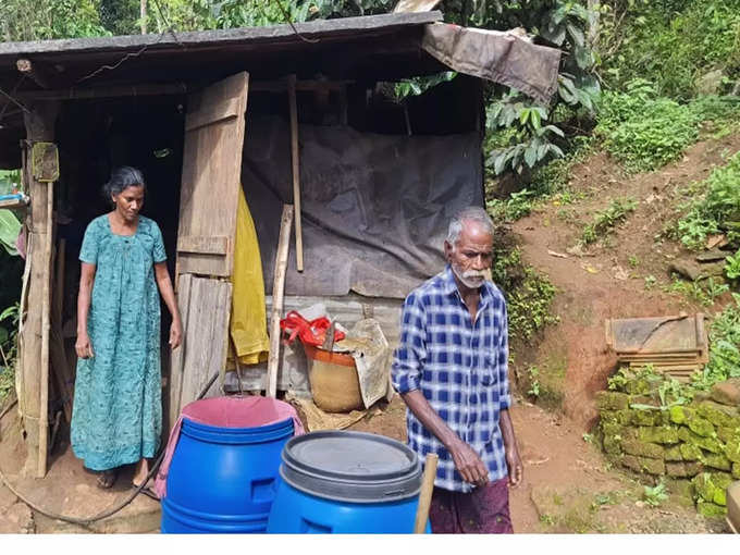 കഴിയുന്നത് പ്ലാസ്റ്റിക്കും പടുതയും മറച്ച്