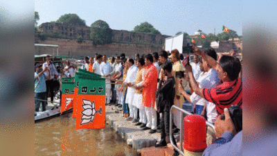 BJP in UP chunav: गंगा में नाव पर बैठकर क्यों जा रहे नेता? कमल नौका रैली के जरिए यूपी में विधानसभा चुनाव कैसे पार करेगी बीजेपी?