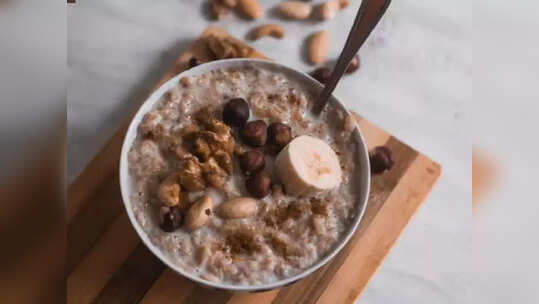 चविष्ट आणि आरोग्यदायी नाश्त्यासाठी ट्राय करा oats, वजन कमी करण्यातही होईल मदत