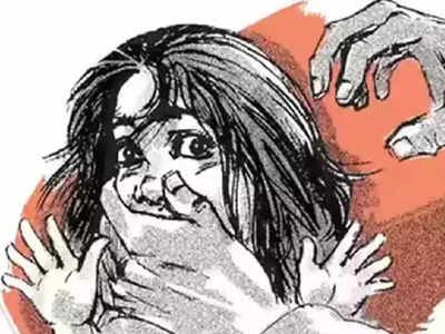 गुजरात: १४ वर्षीय मुलीची बलात्कारानंतर हत्या, आरोपी पसार; शेतावर गेली होती पीडित मुलगी