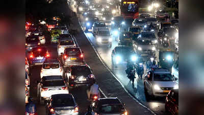 Delhi Pollution News: CSE की रिपोर्ट, दिल्ली में गाड़ियां ही घोल रही हैं हवा में आधा जहर