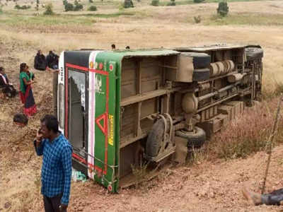 వేగంగా దూసుకెళ్లి బోల్తాకొట్టిన ఆర్టీసీ బస్సు.. అందులో 60 మంది.! బాబోయ్ ఘోరం