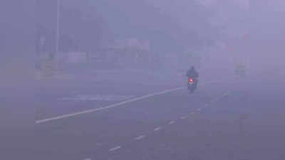 Delhi Air Quality: दिल्ली-NCR की हवा इमर्जेंसी के स्तर पर! लोगों को घर से बाहर कम निकलने की सलाह