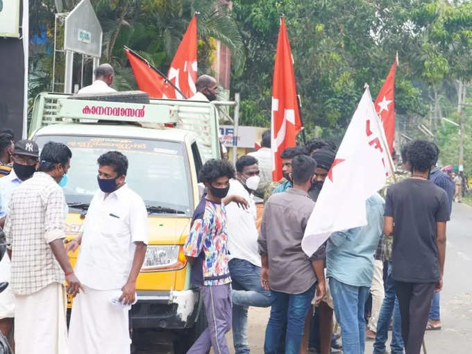 ​വിഭാഗീയത വളർത്തുന്നത് നേതൃത്വം