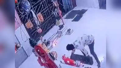 Thane Temple Theft: पहले भगवान की मूर्ति के पैर छुए और फिर दानपात्र लेकर फरार हुआ चोर, सीसीटीवी में कैद हुई घटना