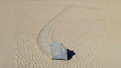 डेथ वैली की इस सूखी झील में अपने आप चलते हैं पत्थर, 200 किग्रा की चट्टान 1 किमी तक खिसकी