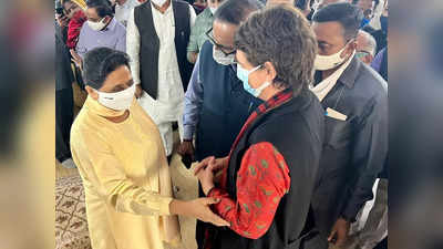बसपा प्रमुख मायावती से मिलने उनके घर पहुंची प्रियंका गांधी, मां के निधन पर व्यक्त की संवेदना