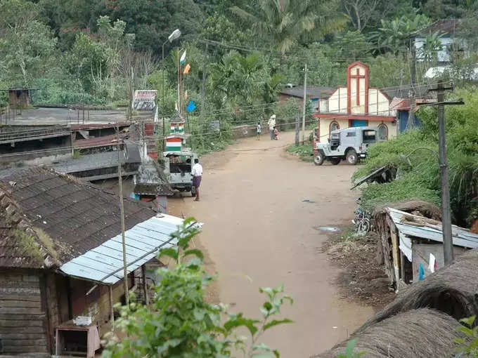 ​തീരദേശങ്ങളിൽ ജാഗ്രത, ആശങ്കയായി മഴ