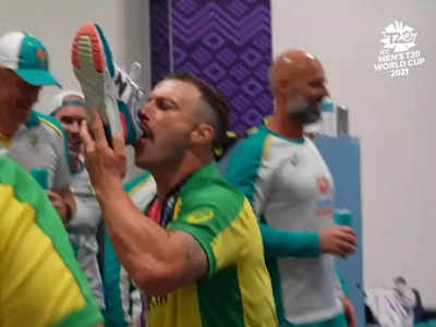 वर्ल्ड कप जीत के बाद ऑस्ट्रेलियाई टीम का अनोखा जश्न, जूते में डालकर पीने लगे बीयर