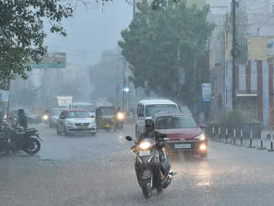 രണ്ട് ദിവസം കൂടി അതിശക്തമായ മഴ; ഈ ജില്ലകളിലെ വിദ്യാഭ്യാസ സ്ഥാപനങ്ങള്‍ക്ക് ചൊവ്വാഴ്ച അവധി