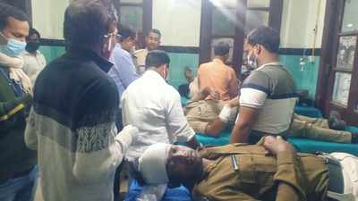 Bihar News : पूर्वी चंपारण के जिलाधिकारी पर पूर्व RJD MLA के समर्थकों का हमला, DM सहित 7 लोग घायल