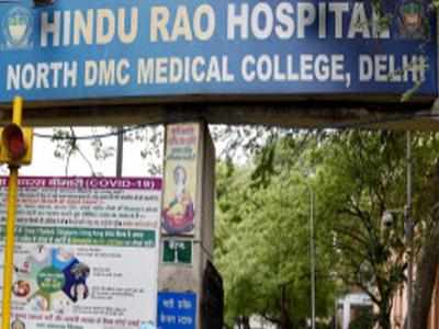 बकाया वेतन और स्टाफ की कमी के मुद्दे पर हिंदूराव हॉस्पिटल का नर्सिंग और पैरामेडिकल स्टाफ हड़ताल पर