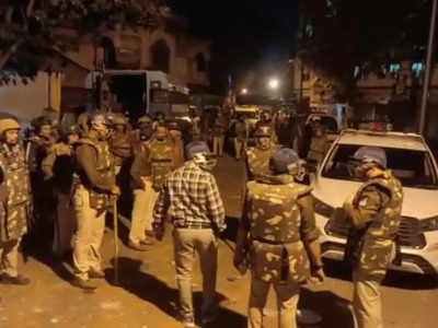 Khandwa News : पटाखा फोड़ने पर विवाद, हिंदूवादी नेता के मैरिज रिसेप्शन के दौरान पथराव, पुलिस ने संभाला मोर्चा