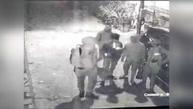 जंगपुरा डबल मर्डर: सफेद हुडी में मास्क लगाए घर में दाखिल हुए हत्यारे, CCTV की रिकॉर्डिंग ले गए अपने साथ