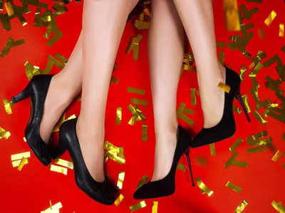 झगमगत्या पार्टी ड्रेससाठी परफेक्ट party wear footwear