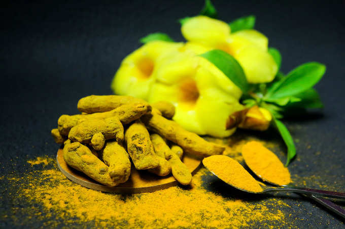 ​Turmeric Use: হলুদের গুণে দূর হবে মুখের দাগ-ছোপ, ত্বক হবে উজ্জ্বল