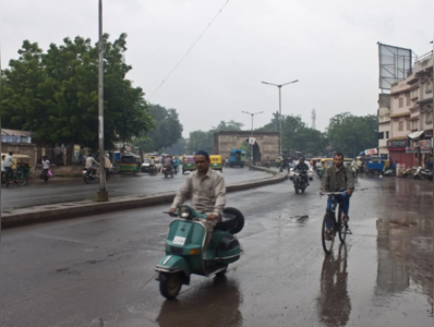 વેસ્ટર્ન ડિસ્ટર્બન્સની અસર: ગુજરાતમાં ઠેર-ઠેર વરસ્યો કમોસમી વરસાદ, ખેડૂતો ચિંતિત