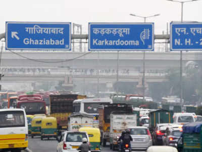 Delhi Pollution Traffic Jaam: दिल्ली में ट्रकों की एंट्री रोकने के लिए चेकिंग शुरू, बॉर्डर पार लग रहा जाम