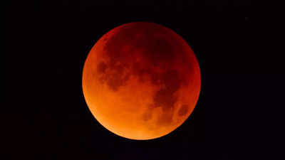 Lunar Eclipse Nov 2021: आज यंदाच्या वर्षांतील अखेरचं चंद्रग्रहण; भारतात कुठे-कधी दिसणार, जाणून घ्या...