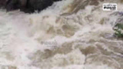 ஒகேனக்கல் காவிரி ஆற்றில் நீர்வரத்து வினாடிக்கு  57 ஆயிரம் கனஅடியாக அதிகரிப்பு