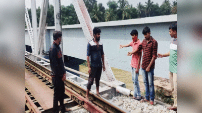 Bengaluru news: ट्रेन से लटकर ले रहा था सेल्फी, रेलिंग से टकराकर नहर में गिरा, आठ दिन बाद मिला शव