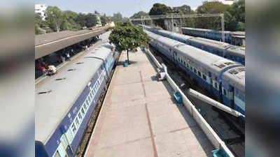 Indian Railways News: ट्रेन के बीच में क्यों लगते हैं एसी कोच, जानते हैं आप?