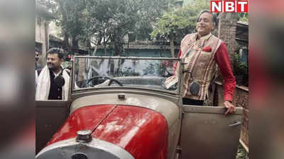 रांची में महात्मा गांधी से जुड़ी यादगार कार में बैठे कांग्रेस नेता शशि थरूर, बोले- इसके लिए शब्द नहीं