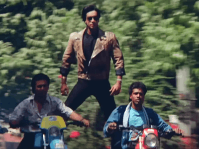 अजय देवगन के 30 साल, बोले- दो मोटरसाइकिल पर खड़े होकर एंट्री के वक्‍त पेट में हो रही थी गुड़गुड़ी