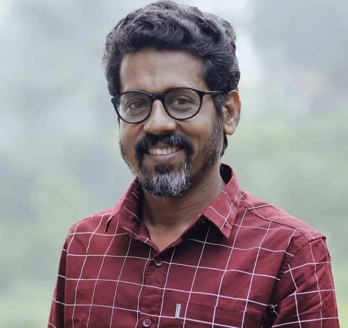 ​ആദ്യ നോവൽ ഡിസി ബുക്സിന്റെ നോവൽ മത്സരത്തിൽ തിരഞ്ഞെടുക്കപ്പെടുന്നു, ആദ്യ കഥാസമാഹാരത്തിന് മികച്ച കഥയ്ക്കുള്ള കേരള സാഹിത്യ അക്കാദമി അവാർഡ് എന്ത്‌ തോന്നുന്നു?