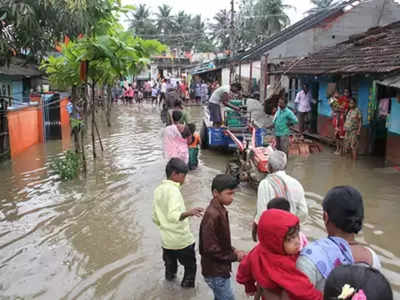 Karnataka Rains: कर्नाटक में भारी बारिश से निचले इलाकों और इमारतों के बेसमेंट में घुसा पानी, एनडीआरएफ ने शुरू किया ऑपरेशन