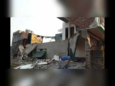 Meerut News: मेरठ में भरभराकर गिरा 2 मंजिला मकान, 5 दबे... पांच साल के बच्चे की मौत