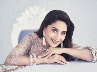 Madhuri Dixit Glowing Skin  Secrets: 54 साल की उम्र में इन ड्रिंक्स को पीकर जवां बनी हुई हैं माधुरी दीक्षित, एक-एक कर खोले राज