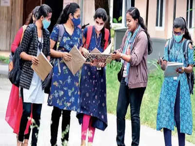 দিন বাড়িয়েও স্নাতকে পড়ুয়ার সংখ্যায় ভাঁটা