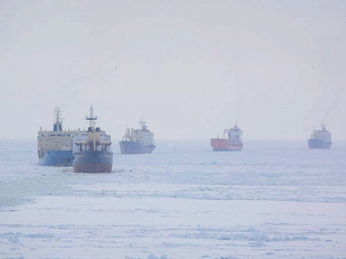 Ships Stuck in Arctic Shipping Route