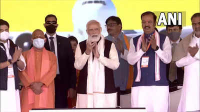 pm modi lays out of noida international airport : PM मोदींनी केली आशियातील सर्वात मोठ्या आंतरराष्ट्रीय विमानतळाची पायाभरणी