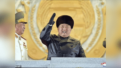 उत्‍तर कोरिया में अपने लेदर कोट की नकल से भड़का तानाशाह किम जोंग उन, लगाया बैन