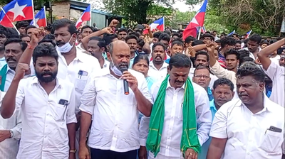 எம்ஜிஆரை அவமானப்படுத்திய எடப்பாடி அரசு;                    வீதிக்கு இறங்கி வந்த...விடுதலைச் சிறுத்தைகள்!