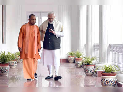 pm modi and cm yogi photo : PM मोदींनी योगींच्या कानात काय सांगितले? राजनाथ सिंहांनी केले उघड