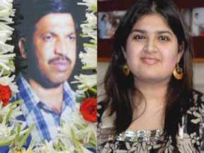 मुंबई अटैक: गर्व है आप पर, मिस यू पापा... शहीद विजय सालसकर की बेटी ने पिता को ऐसा किया याद