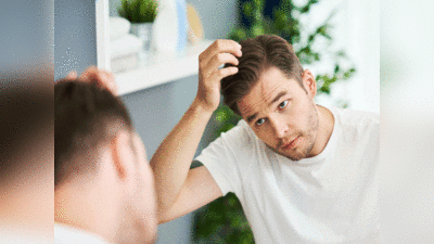 Frontside Hair Loss: क्या माथे के ऊपर से गायब होने लगे हैं आपके बाल? गंजेपन की तरफ बढ़ने की हैं ये 5 निशानियां