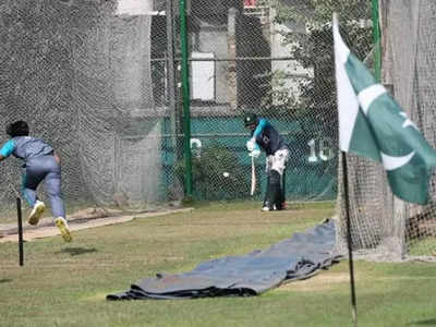 बाबर आजम पाकिस्तान क्रिकेट दल के 21 सदस्यों पर बांग्लादेश में मुकदमा दर्ज, प्रैक्टिस के दौरान मैदान पर लगाया अपना राष्ट्रध्वज