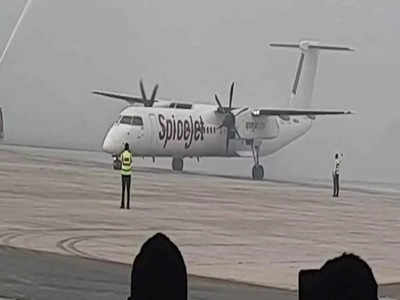 कुशीनगर अंतरराष्ट्रीय एयरपोर्ट से उड़ान भरने लगे विमान, दिल्ली से पहली फ्लाइट पहुंची 43 मिनट लेट, वॉटर कैनन ने किया सैल्यूट