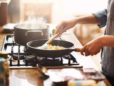 Oil Free Cooking: স্বাস্থ্য সচেতন? স্বল্প তেলে স্বাদু রান্না করবেন কী ভাবে, রইল টিপস...