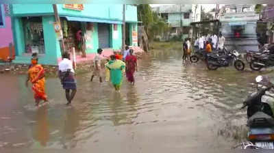 வீடு முழுவதும் வெள்ளம்... திமுக எம்.பி., எம்.எல்.ஏக்களை கண்டா வரச்சொல்லுங்க - மக்கள் ஆவேசம்!