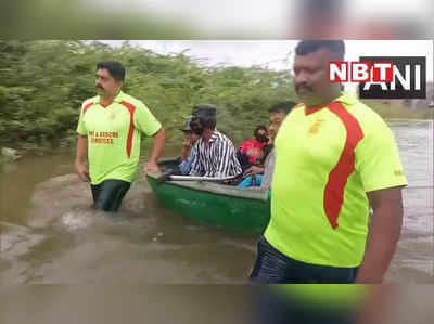 Tamilnadu rain: तमिलनाडु में बारिश से हालात बेकाबू, समंदर बनीं सड़कों पर ऐसे हो रहा रेस्क्यू, देखें वीडियो 