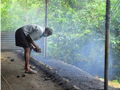 ചീരപ്പന്‍ചിറ കുടുംബത്തിന് പന്തളം രാജാവ് നല്‍കിയ അവകാശം; കാനനവാസന് ഭക്തരുടെ അര്‍പ്പണമായി വെടി വഴിപാട്