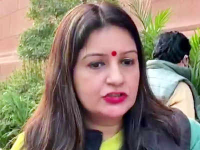 Priyanka Chaturvedi: खासदारांच्या निलंबनाने शिवसेना संतप्त; चतुर्वेदी म्हणाल्या, आपल्या देशात आरोपीलाही...