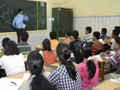 സംസ്ഥാനത്ത് വാക്സിൻ എടുക്കാത്ത അധ്യാപകർക്ക് നിർബന്ധിത അവധി? നിർണായക തീരുമാനത്തിന് സാധ്യത