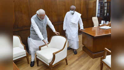 pm modi met former pm hd devegowda : PM मोदींनी माजी पंतप्रधानांना स्वतः दिली खुर्ची, कृतीतून दिला हा संदेश