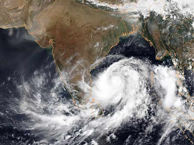 Cyclone in Odisha: 4 दिसंबर को ओडिशा, आंध्र प्रदेश पहुंचेगा तूफान, कई जिलों के लिए रेड अलर्ट जारी